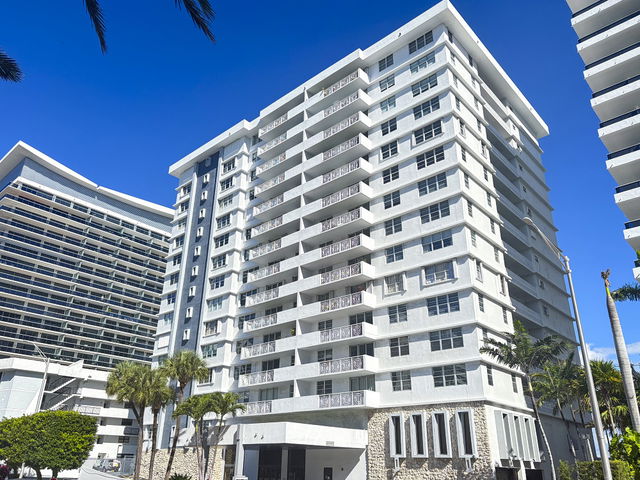 Corinthian Condo photo 3